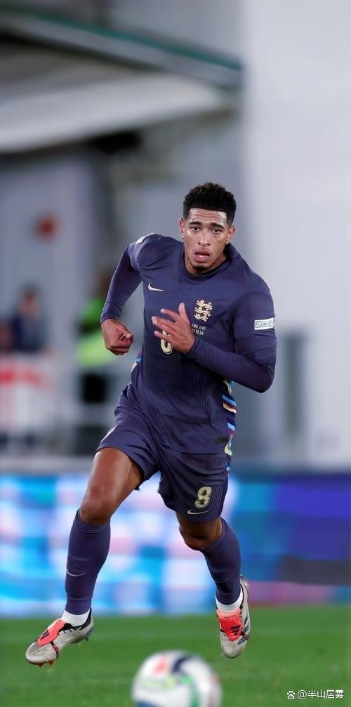 包含阿尔尔主场坐拥胜利，积分追赶直逼前四的词条